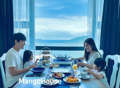 Private Corner Stay! Ocean-View, Walk to Jetty & Food Spots-Mango House1