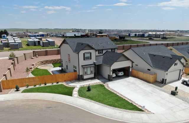 Private Corner Lot w/Hot Tub on Cul-de-sac w/Large Backyard & Mountain Views