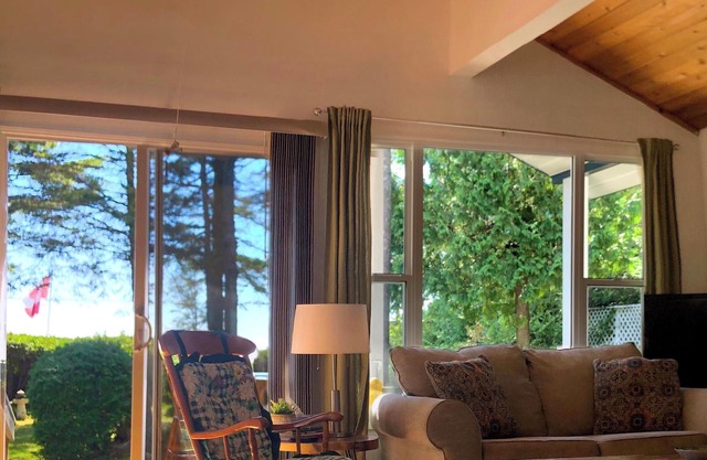 Private Cottage on Pristine 3km Sand Beach | Panoramic Views, Pet Friendly, WIFI