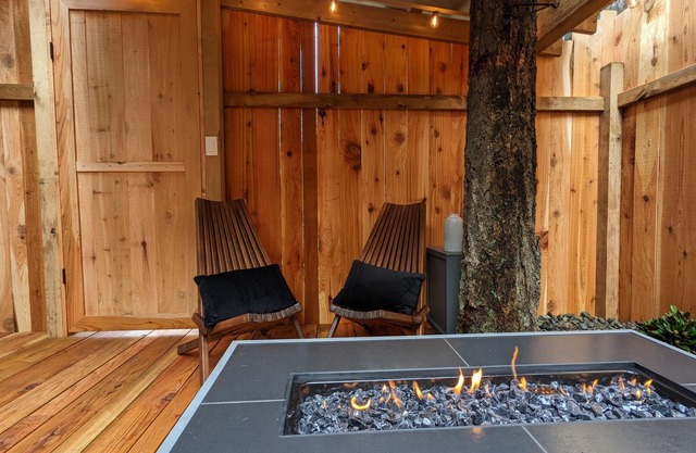 Private cottage in Shawnigan lake/Cobble hill area
