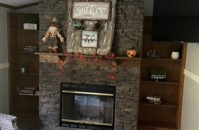Private Cottage Near The Lake with 3 bedrooms, 2 baths, and a gameroom!