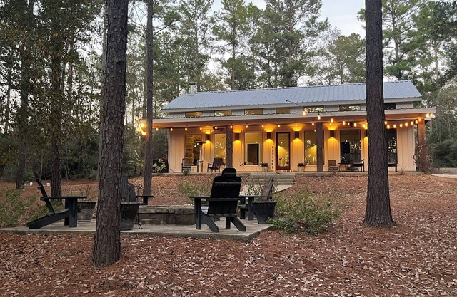 Private country cottage 90 minutes N. of Houston.