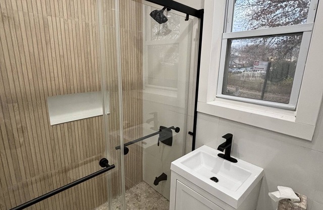 Private Cozy Apartment - Walking Distance from LaGuardia Airport