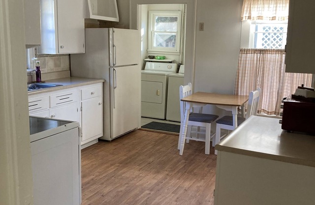 Private, cozy,classic, simple. Centrally located to hospital, uptown.