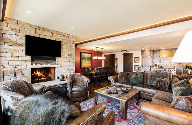 Private Deck, Cozy Mountain Views, Warm Fireplace & Slope Access