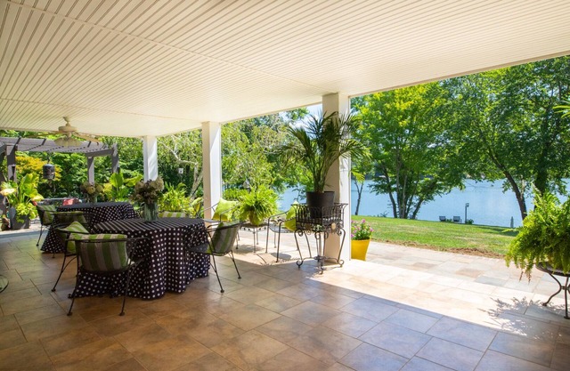 Private, Deep Water Cove - 1/4 mile from Marina Boat Rental, Restaurant, Grocery