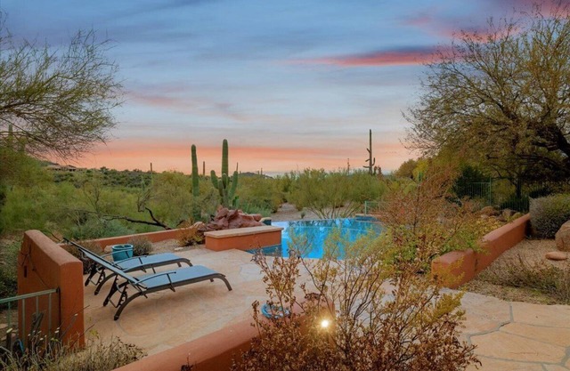 Private Desert Oasis W/Southwestern Design!