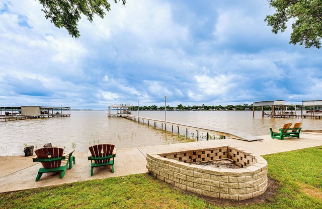 Private Dock & Deck: Eagle Mountain Lake Retreat!