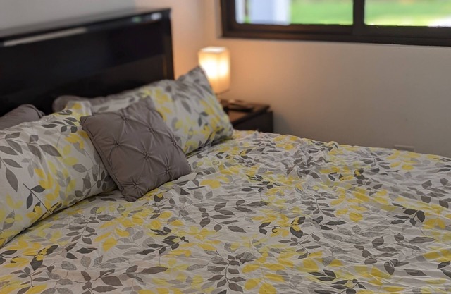 Private Entrance Room walkable to the Beach!