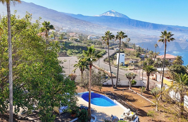 Private Garden & pool, Sea View, near restaurant, free Wi-fi, 5,5 km from Beach