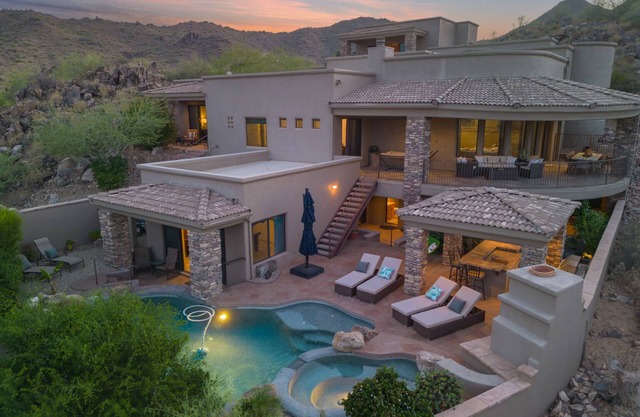 Private estate, insane views, minutes to Scottsdale! Groups & family paradise!