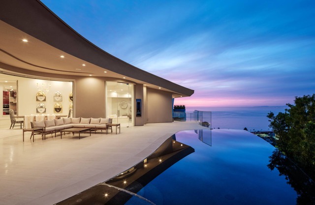 Private Estate in La Jolla w/Infinity Pool, Panoramic Ocean Views & Gym