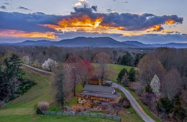Private Farmhouse w/Hot Tub and Fresh Eggs
