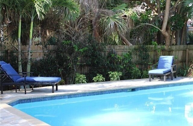 Private, fenced-in pool, Morning Coffee on the porch and easy mile to the beach.