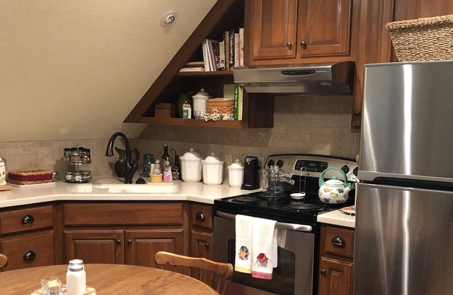 Private fully functional apartment w/easy access to local activities