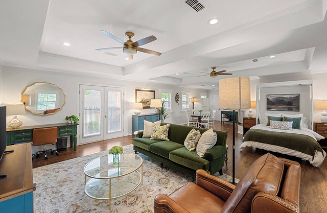 Private furnished guesthouse in safe Arlington neighborhood with utilities free!