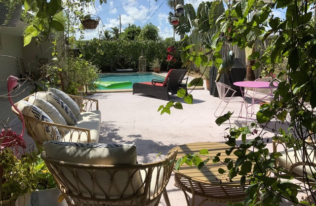 Private Garden-Pool Oasis