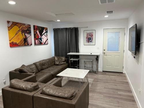 Private gated 1bed & 1bath amazing for 2 in Los Angeles near Universal studio & Hollywood