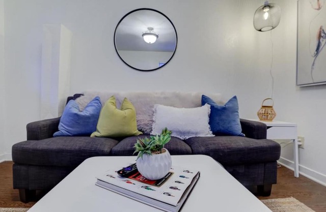 Private Gated Cottage Walk to Overton Square