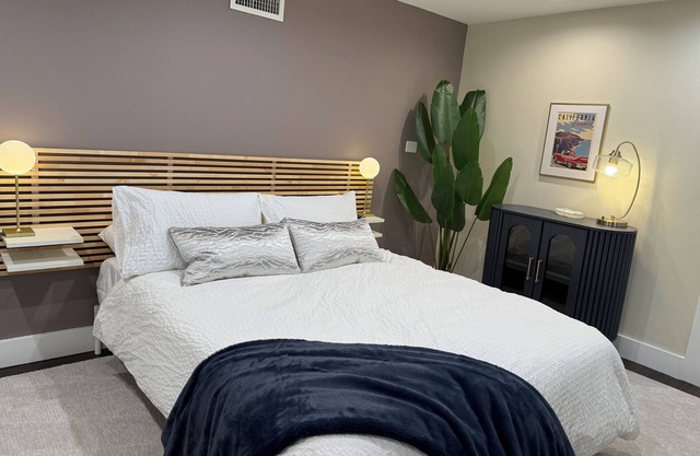 Private getaway in the hills of Studio City min to Universal Studios & Hollywood