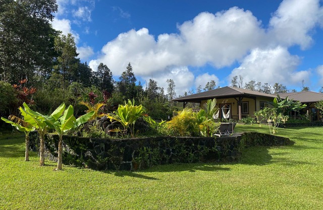 Private guest house on gorgeous tropical 3 acre estate perfect central location.