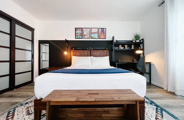 Private Guest house with Parking and Wi-Fi in a Central Location