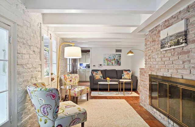 Private Guesthouse - 2 bedrooms, 2.5 bath, meandering courtyard, balconies