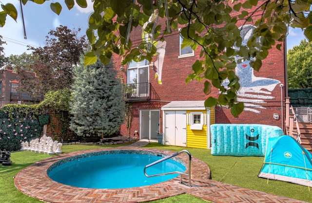 Private Heated Pool with City views and Gym!