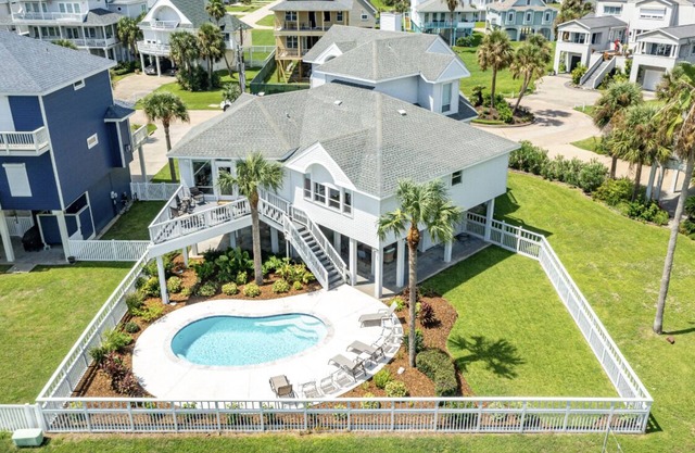 Private Heated Pool | 5 bdrm | Walk to Beach!