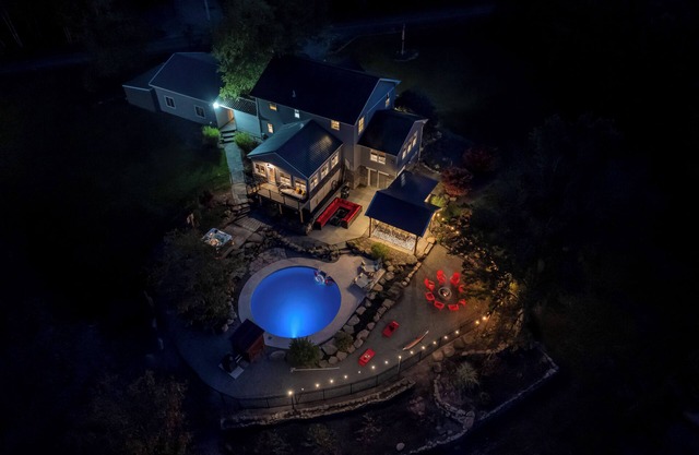 Private Heated Pool Hot Tub Game Room Fire Pit 6 Bdrms