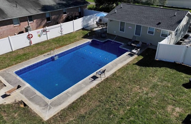 Private Heated Saltwater Pool & Spa through End of October, Cozy Pool & Hot Tub Retreat by Casino