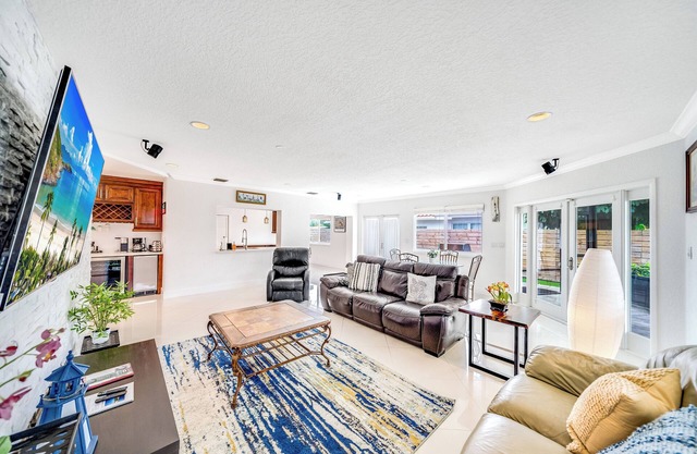 Private Home! Large Open Backyard+Close 2 Beach!