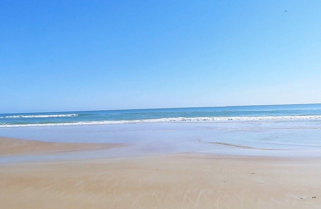 PRIVATE HOME Private pool, steps to the BEACH