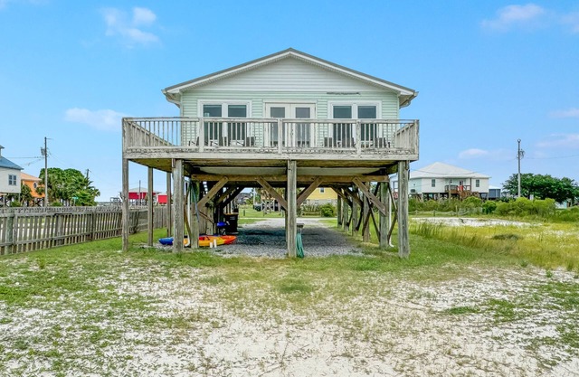 PRIVATE HOME, QUIET AREA, PERFECT GETAWAY, WATER VIEWS