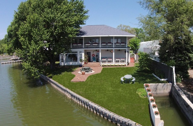 Private home rental 4BR 3.5 Bath (Lake Manawa, IA)