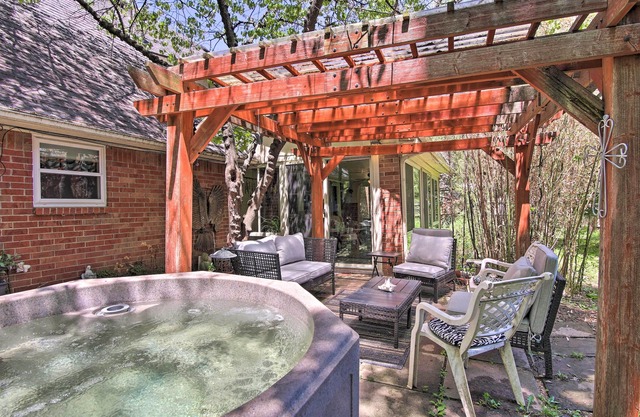 Private Home w/Hot Tub & Patio Near Dtwn Tulsa
