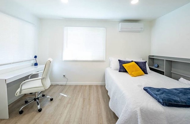 Private Home w/ Laundry + Disney 10 mins