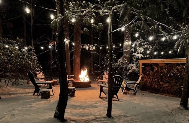 Private home with Hot tub minutes to Ski Resort