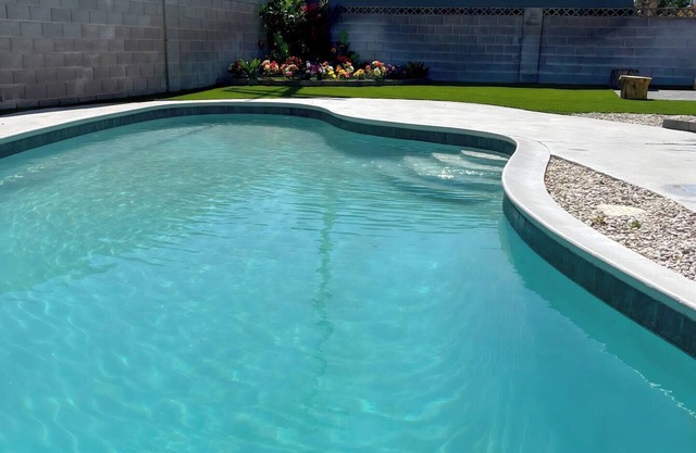 Private Home with PoolGardenHottub by Strip