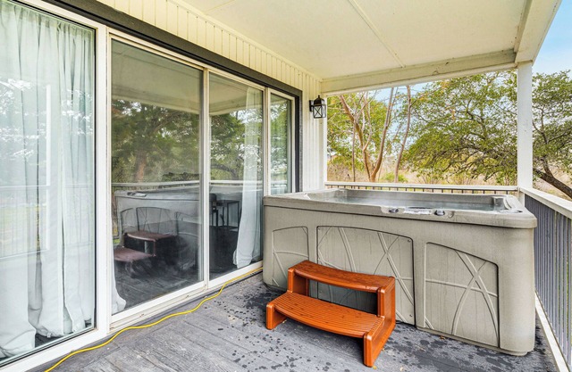 Private Hot Tub & Golf Course Views: Lakeway Gem