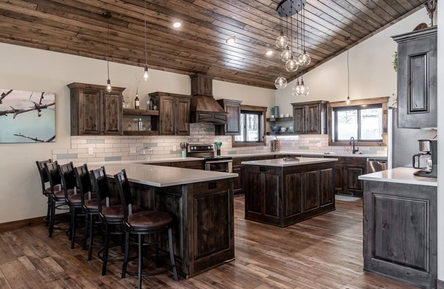 Private Hot Tub | Luxury Cabin in the Mountains | Minutes to Yellowstone