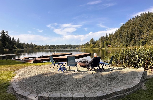 Private house, dock, fishing, swimming, 5 watercraft, hiking trails and wildlife