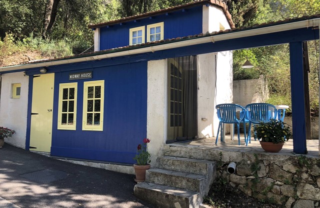 Private house in nature with tennis court, swimming pool, 15 min. drive from sea