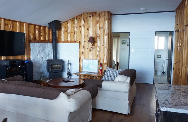 Private Kawartha cottage w/spectacular views