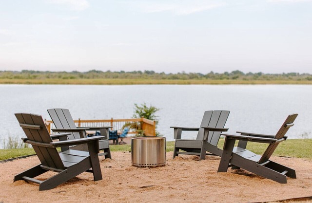 Private Lake Stay, Kayaks, 2.5 acres, July Dates Open