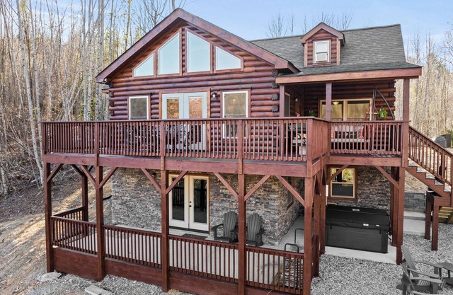 Private lakefront cabin with mountain views/hot tub/firepit/game room/hiking/etc