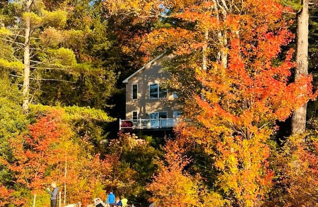 Private Lakefront Family Getaway Sleeps 10 Dog Friendly Close to Skiing
