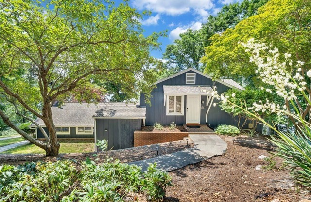 Private Lakefront Home W/Dock, Fire pit, outside shower & Hot tub