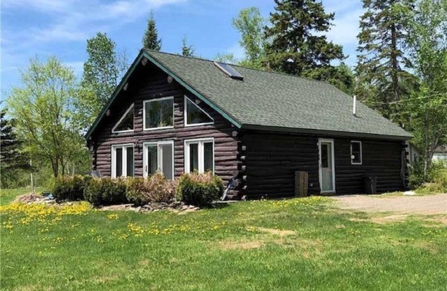 Private Lakefront Log Cabin
