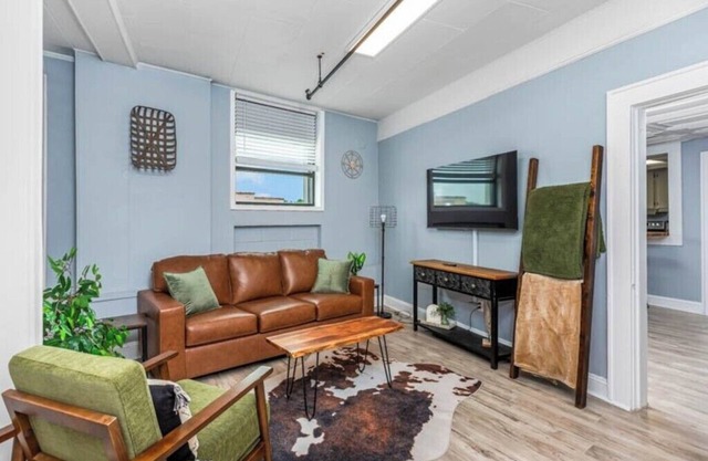 Private Loft in Downtown Elkin Near Vineyards!